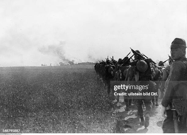 Army Column Photos and Premium High Res Pictures - Getty Images