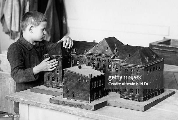 Germany Free State Prussia Berlin Berlin: State Institution for the Blind in Berlin-Steglitz, pupils fumbling the model of the institution for the...