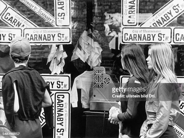 England, London: passers-by in Carnaby Street 1969