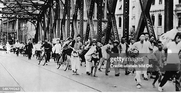 China : Second Sino-Japanese War 1937-1945 Battle of Shanghai August-November 1937: civilians escaping to areas of the international settlements...