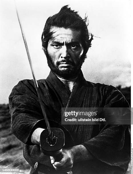 Japanese films Samurai with sword - scene from the movie 'Harakiri' ; director: Masaki Kobayashi - 1962 - Vintage property of ullstein bild