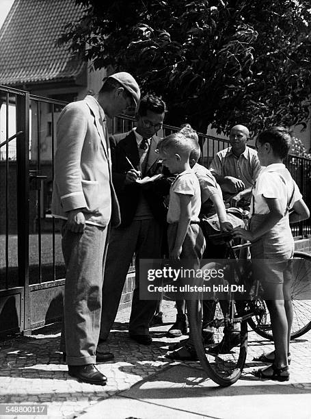 Germany Free State Prussia Berlin : 1936 Summer Olympics Japanese sportsman signing autographs for kids - Published by: 'Hier Berlin' 22 / Vintage...
