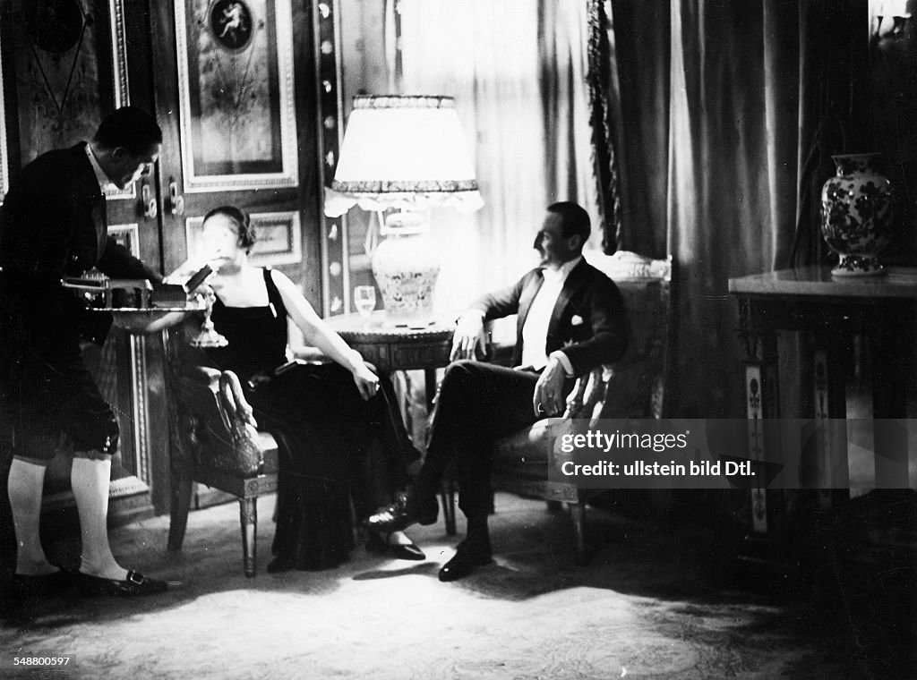 Evening reception in the German Embassy:  Prince zu Schaumburg-Lippe sitting at a table with a woman  Photographer: Ruth Blum   about 1932  Vintage property of ullstein bild