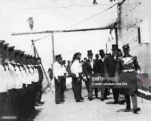 Taft, William Howard - Politician, Republican, USA *15.09.1857-+ President of the USA 1909-1913 - visits the ship ' SMS Moltke ' in Hampton Roads,...