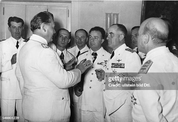 Goering, Hermann - Politician, NSDAP, Germany *12.01.1893-+ reception for a delegation of the italian air force in carinhall: Hermann Goering talking...