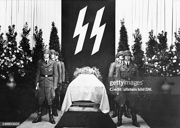 Heydrich, Reinhard - Politician, SS-Obergruppenfuehrer, Germany *07.03..1942+ SS-guard of honour at his coffin lying in state at the...