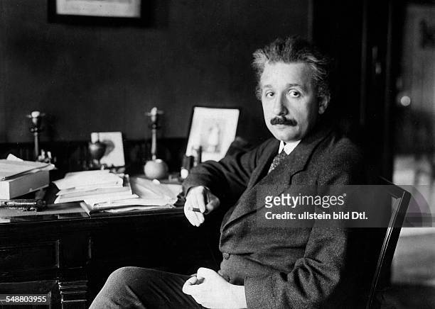 Einstein, Albert - Physicist, Germany/USA *14.03.1879-+ - at his desk - - Vintage property of ullstein bild