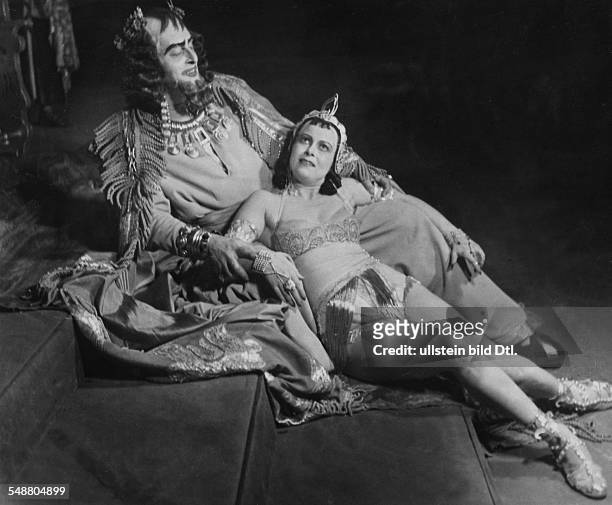 Cebotari, Maria *10.02..1949+ Opera Singer, Soprano, Austria - as 'Salome' with Julius Pölzer as 'Tetrarch' in the opera 'Salome' von Richard Strauss...