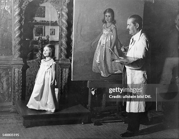 Goebbels, Joseph - Politician, NSDAP, Germany *29.10.1897-+ - his daughter Helga posing for the painter Nicola Mikhailov - 1935 - Photographer: Carl...