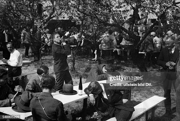 German Empire Free State Prussia Brandenburg Province festive event on May in Werder', 'Baumbluetenfest' - Photographer: Felix H. Man - Dephot -...