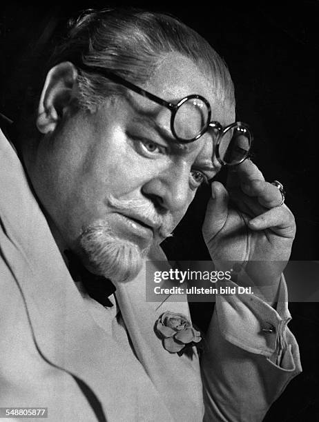 George, Heinrich - Actor, Germany *09.10.1893-+ Acting in ''Die Soehne des Herrn Grafen' by Gherardi Schiller Theater Berlin 1941 - Photographer:...