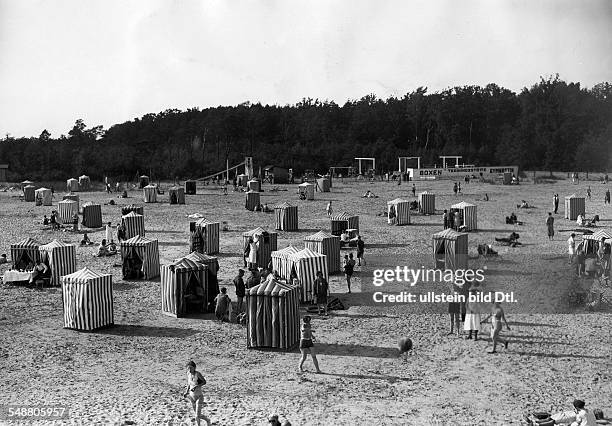 Germany Free State Prussia Brandenburg Province The seaside resort Rangsdorf; view on the beach with tents - about 1931 - Photographer: Alfred Gross...