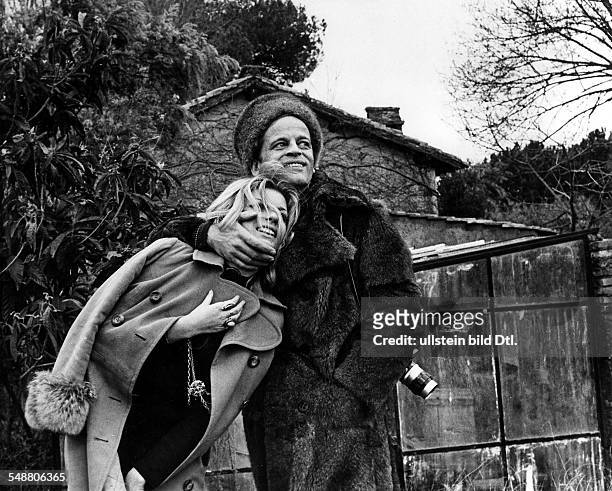 Kinski, Klaus - Actor, Germany *-+ - with Christiane Krueger - 1969 - Published by: 'B.Z.' Vintage property of ullstein bild