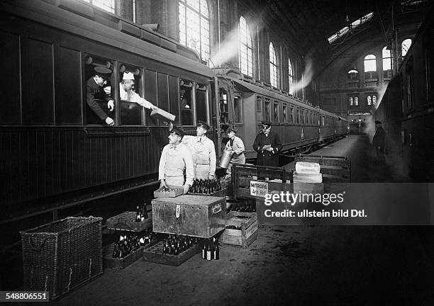 Germany Free State Prussia Berlin Berlin: the express train Berlin-Heidelberg is loaded with drinks before the departure from the station Anhalter...