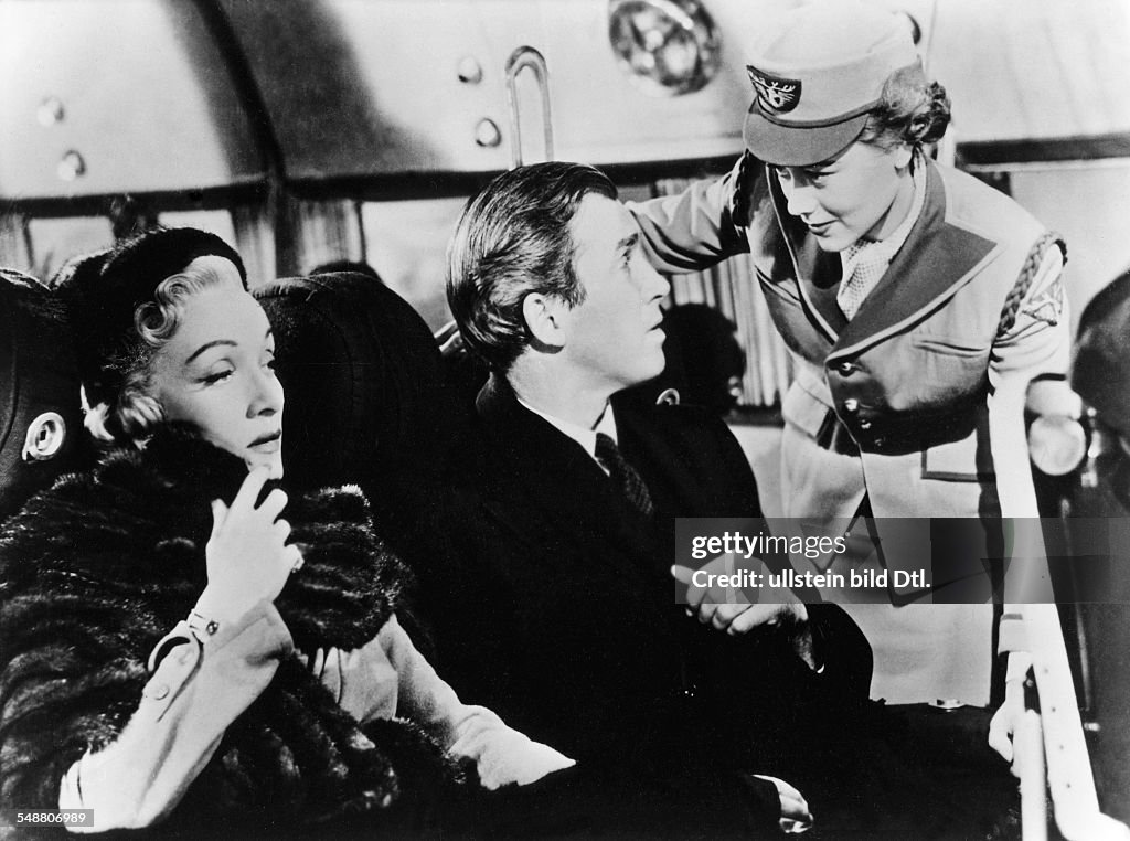 Stewart, James - Actor, USA - *20.05.1908-02.07.1997+ Scene from the movie 'No Highway' with Marlene Dietrich and Glynis Johns Directed by: Henry Koster Great Britain / USA 1951 Film Production: 20th Century Fox Vintage property of ullstein bild