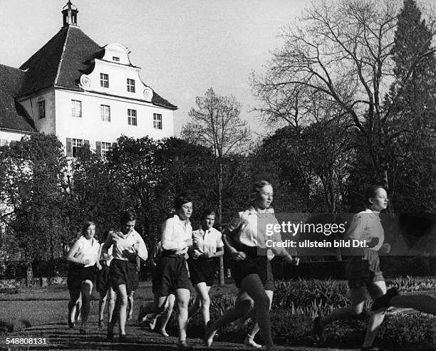 Germany : pupils of a South German school, girls during a early-morning exercise - 1933 - Photographer: Kurt Huebschmann - Vintage property of...