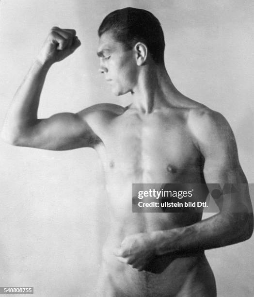 Schmeling, Max - Sportsman, Boxer, Businessman, Germany *28.09..2005+ - Nude in profile - 1926 - Photographer: Lili Baruch - Hans Robertson -...