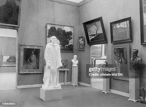 German Empire Kingdom Prussia Berlin Berlin: Berliner Secession: room in the exhibition showing a figure from Rodin's sculpture 'The Burghers of...