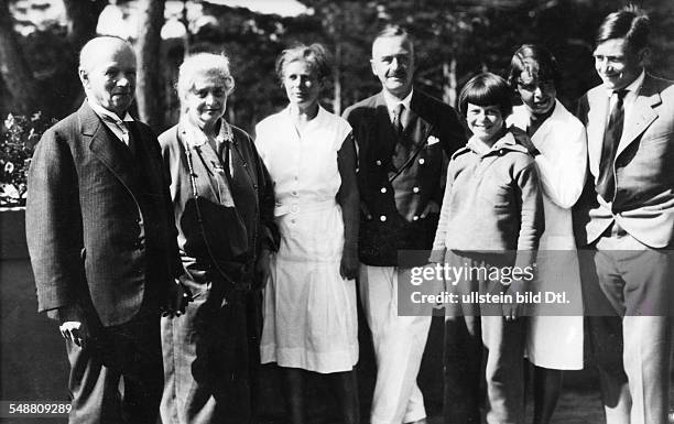 Mann, Thomas - Writer, D *06.06.1875-+ Nobel Prize laureate 1929 - Portrait of the family : the parents in law Alfred and Hedwig Pringsheim, Katja...