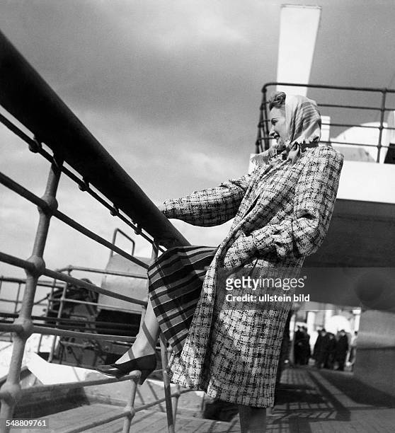Fashion on deck of the 'Bremen Europe': woman in a checked coat - 1939 - Photographer: Karl Ludwig Haenchen - Published by: 'Die Dame' 11/1939...