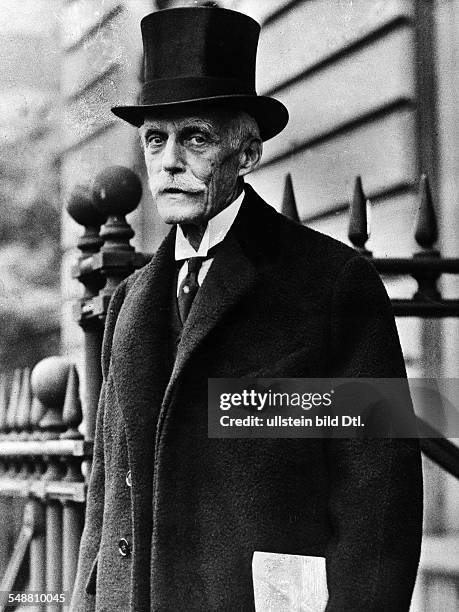Mellon, Andrew - Entreprenuer, Industrialist , Politician, USA *24.03.1855-+ Finance Minister 1921-1932 - Portrait as the ambassador in London -...