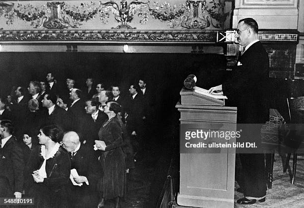 Mann, Thomas - Writer, D *06.06.1875-+ Nobel Prize laureate 1929 - Thomas Mann during his 'German Speech' in the Ludwig van Beethoven-Saal in Berlin...