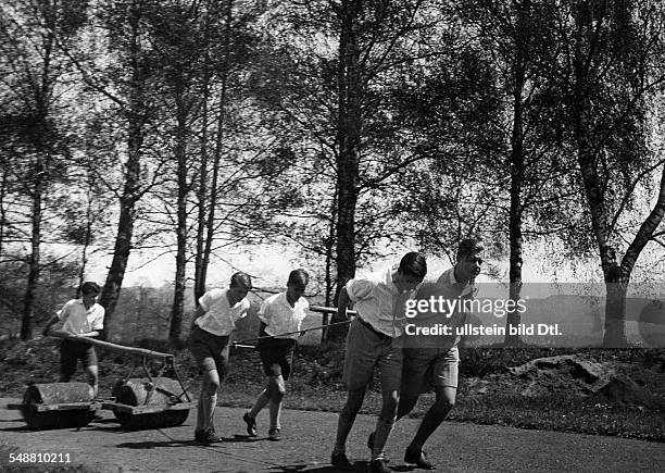 Germany : pupils of a South German school building a sports field, the boys rolling the cinder track - 1933 - Photographer: Kurt Huebschmann -...
