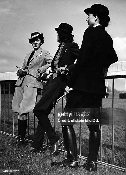Presentation of equestrian wear in Berlin-Hoppegarten, Three Mannequins wearing designs by Benedict - 1937 - Photographer: Hedda Walther - Published...