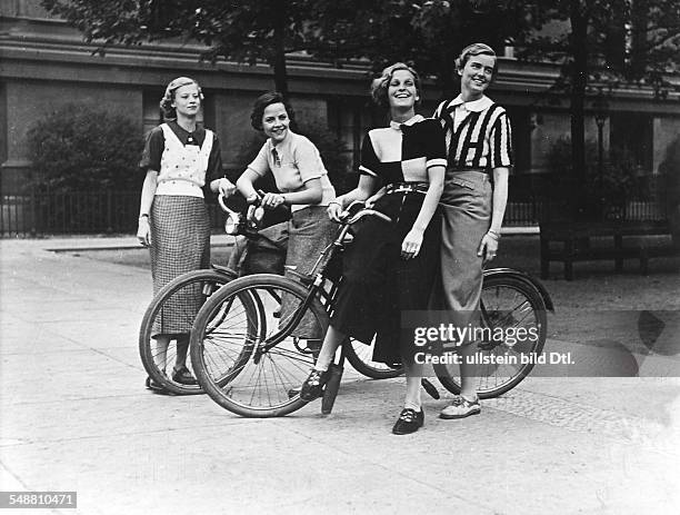 Young women with bicycles, sports fashion by Roeckl - 1936 - Photographer: Hedda Walther - Published by: 'Die Dame' 17/1936 Vintage property of...
