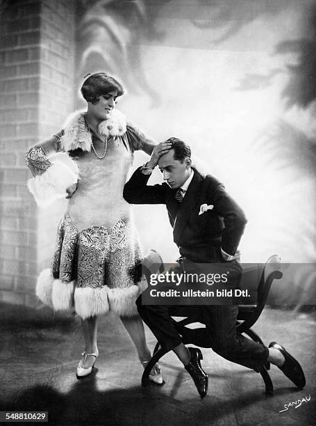 Bois, Curt *-+ Actor, Germany with Emmy Sturm in the operetta 'Olly-Polly' in the Theater am Zoo, Berlin - photographer: Ernst Sandau