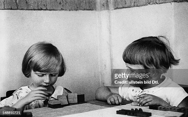 Germany : Toys, two girls playing with wooden blocks - 1932 - Photographer: Kurt Huebschmann - Vintage property of ullstein bild