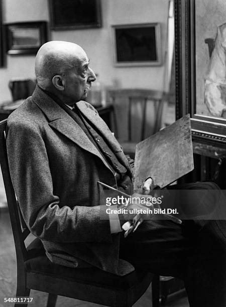 Liebermann, Max - Painter, Visual artist, Germany *20.07.1847-+ - Portrait in his atelier, in front of the painting of the doctor Ferdinand...