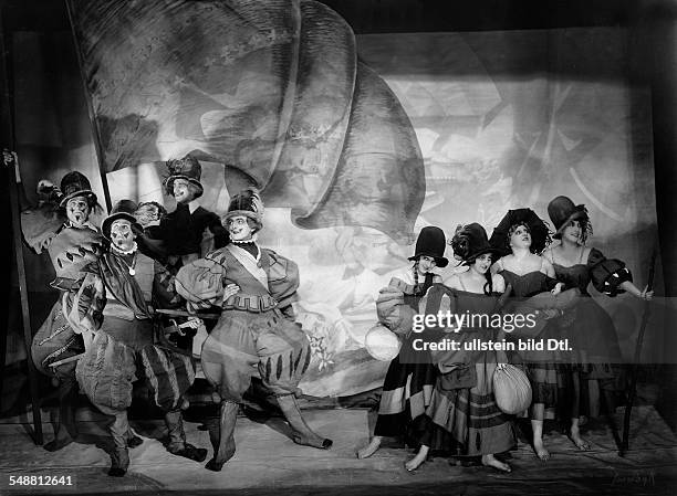 Germany Free State Prussia Berlin Berlin: Cabaret Theatre 'Die Gondel' - a living picture, designed by Ernst Stern 'Captain and Lieutenant' Mercenary...