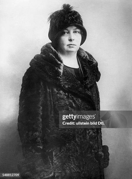 Undset, Sigrid - Writer, Norway *20.05.1882-+ Nobel Prize in Literature 1928 - Portrait in a fur coat and hat - around 1928 - Photographer: Fotag -...