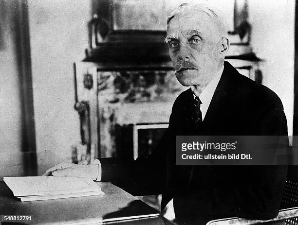 Mellon, Andrew - Entreprenuer, Industrialist , Politician, USA *24.03.1855-+ Finance Minister 1921-1932 - Portrait in his office - about 1927 -...