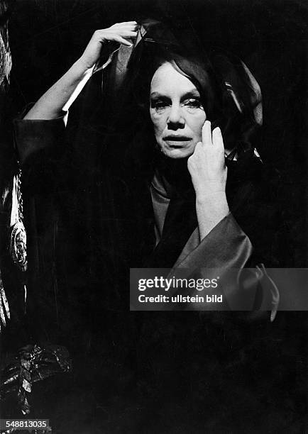 Flickenschildt, Elisabeth - Actress, Germany *-+ - as Iphigenia in the play 'Iphigenie in Delphi' by Gerhart Hauptmann, directed by: Ulrich Erfurth,...