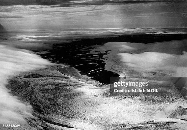 Polar flight of the LZ 127 'Graf Zeppelin': - polar landscape, glaciers on Nordland - - Photographer: Walter Bosshard - Vintage property of ullstein...