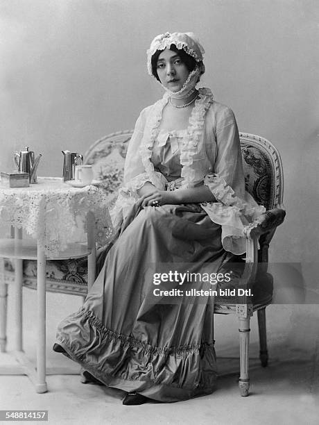 Massary, Fritzi - singer, actress, Austria *21.03.1882-+ - Portrait in the role as Lola Montez in the operetta 'Die Studentengraefin' - Composer: Leo...