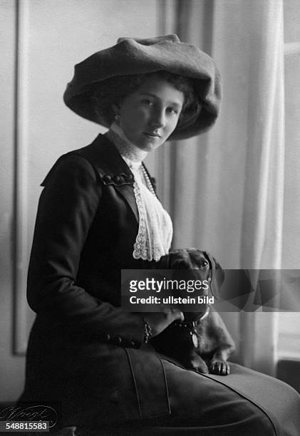 Princess Victoria Louise of Prussia, Duchess of Brunswick *13.09.1892-+ only daughter and last child of German Emperor Wilhelm II half-length image,...