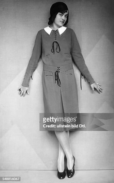Woman wearing a silk dress - full-figure portrait - around 1930 - Photographer: Kitty Hoffmann - Published by: 'Berliner Morgenpost' Vintage property...