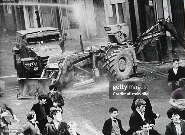 Northern Ireland, Londonderry: Street battle in Londonderry