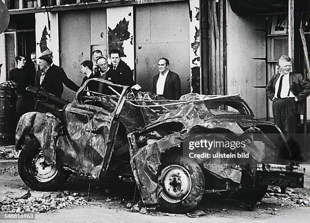 Northern Ireland, Londonderry: Street battle in Londonderry. A car disturbed by a molotov cocktail