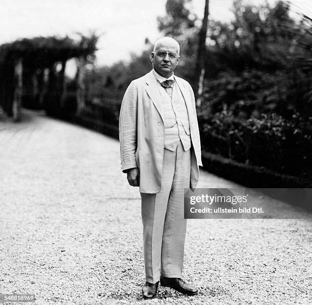 Luther, Hans - Politician, Lawyer, D *01.03.1879-+ Chancellor of Germany 1925-1926 - Hans Luther during his visit in Locarno - 1925 - Published in:...