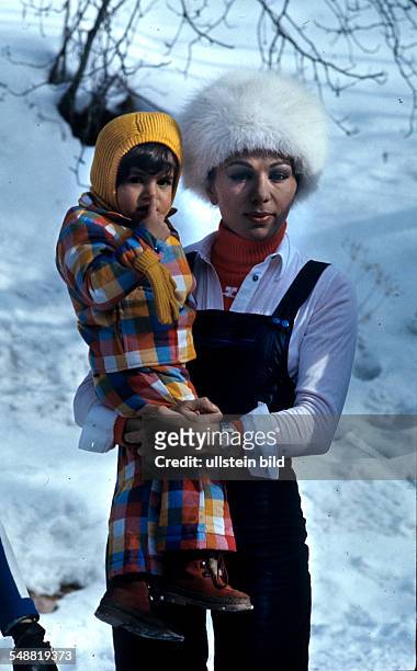 Farah Diba mit Tochter Leyla in St.Moritz