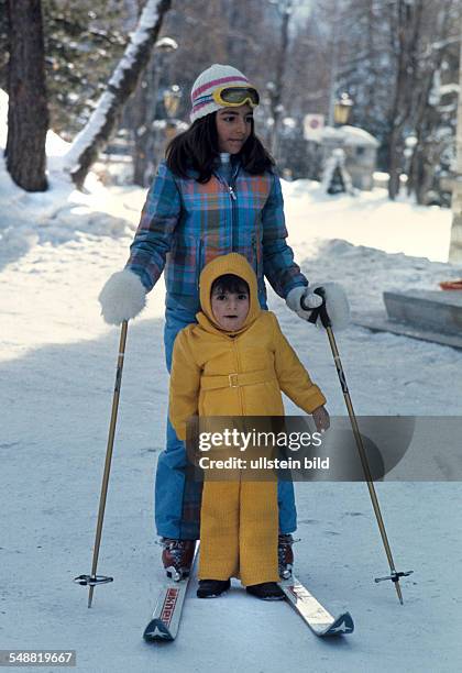 Prinzessin Farahnaz Pahlavi mit Schwester Leyla in St.Moritz