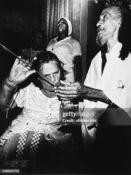 Brazil, Nova Iguacu: Umbanda seance - medicine for the Faveleros.