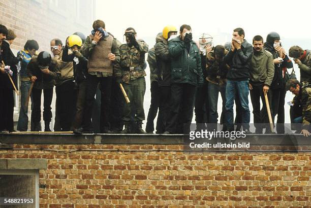 Belgium: Members of th eradical VMO are being arrested.