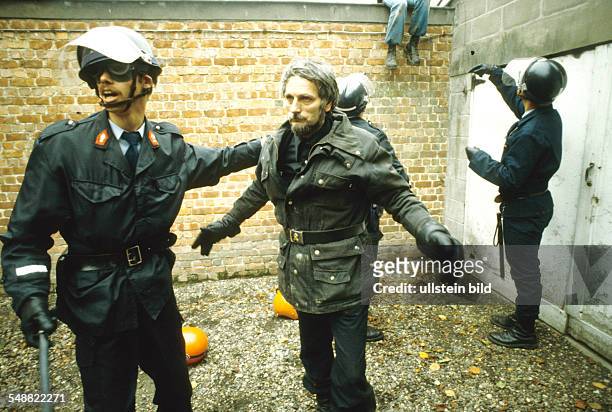 Belgium: Arresting a member of the militant VMO.