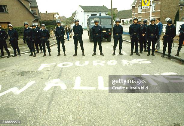 Belgium: The Flemish police blocks a street.