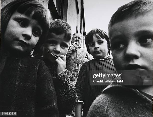 Northern Ireland:, Londonderry: A worried grandmother with her grand children in the Catholic ghetto.